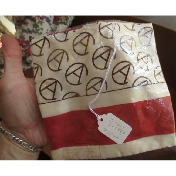 NOS Vintage Avon President's Club Square Acetate Scarf Candid SM Kent 26x26 - Picture 1 of 3
